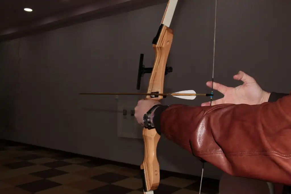 features of recurve bows